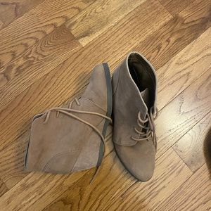 NWOT Steve Madden tan booties